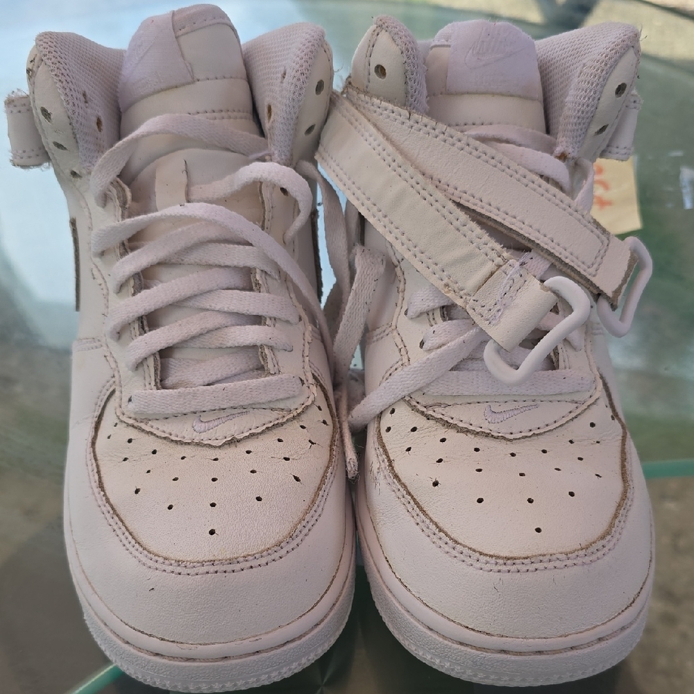 Nike White Sneakers Minimalist Everyday Style